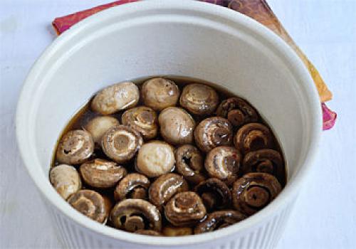 Как мариновать белые грибы для шашлыка. Рецепт 1: шашлык из шампиньонов на мангале с салом (с фото)