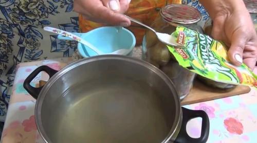 Консервированные целые груши на зиму. Консервирование груш целиком в банки рецепт. Из целых груш 18