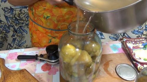 Консервированные целые груши на зиму. Консервирование груш целиком в банки рецепт. Из целых груш 19