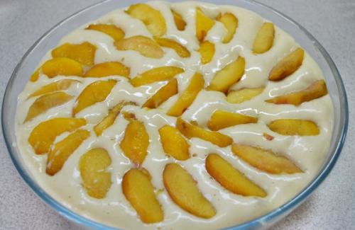 Шарлотка с персиками без яиц. Шикарная шарлотка с персиками