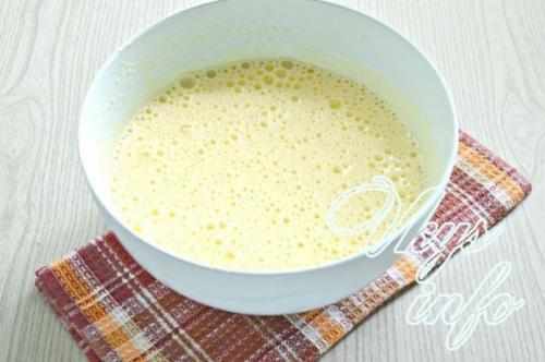 Шарлотка с персиками в мультиварке рецепт. Шарлотка с консервированными персиками 16