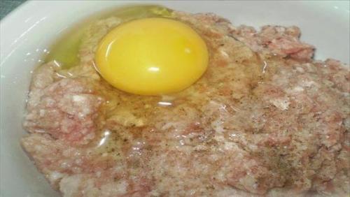 Картошка с фаршем слоями на сковороде. Картофель с фаршем в духовке под сыром