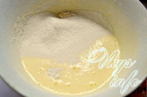 Шарлотка с персиками в мультиварке рецепт. Шарлотка с консервированными персиками 30