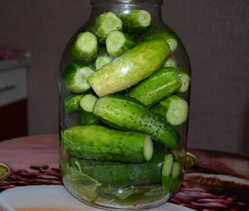 Как солить огурцы на зиму в литровых банках. Засолка огурцов на зиму в 2 и 3 литровых банках. Солим хрустящие огурцы