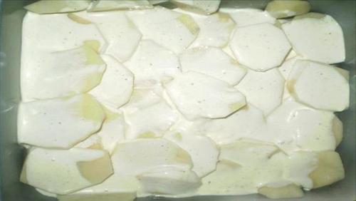 Картошка с фаршем слоями на сковороде. Картофель с фаршем в духовке под сыром