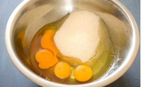 Шарлотка на майонезе с яблоками в духовке. Рецепт шарлотки на майонезе 02