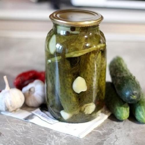 Маринованные огурцы с уксусом. Вкусно и просто маринуем огурцы с уксусом на зиму в банках