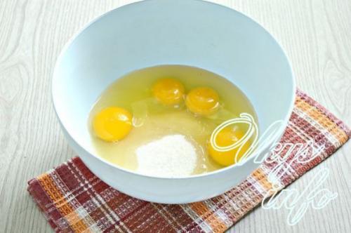 Шарлотка с персиками в мультиварке рецепт. Шарлотка с консервированными персиками 15