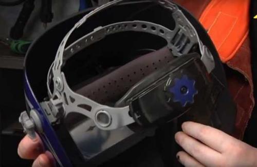 Сварочная маска хамелеон не срабатывает на затемнение. Как можно починить самостоятельно