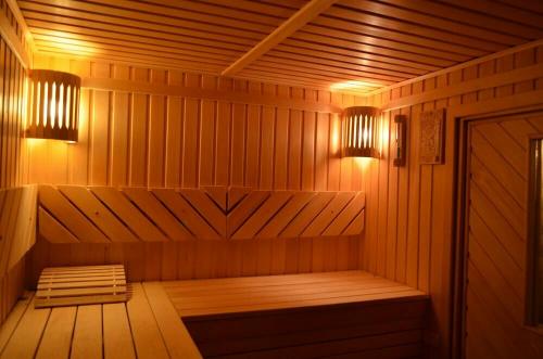 Баня на даче своими руками дешево и быстро и очень просто. Выбор материала для экономного строительства бани