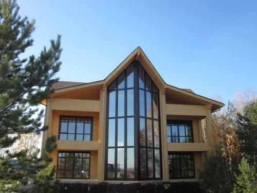 Окна в коттедже варианты. Особенности выбора остекления для коттеджей и загородных домов