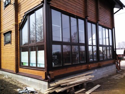 Окна в коттедже варианты. Особенности выбора остекления для коттеджей и загородных домов