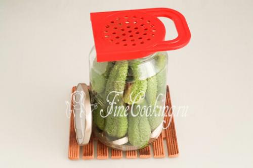 Огурцы в литровых банках на зиму: рецепты с уксусом 06 Огурцы в литровых банках на зиму: рецепты с уксусом 06