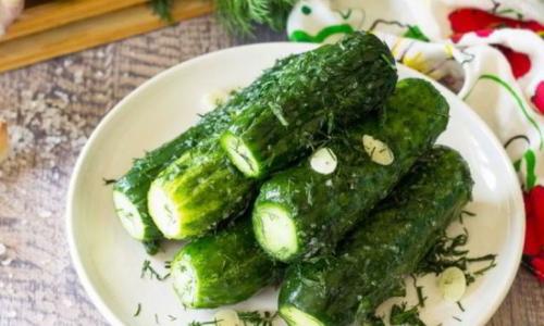 Рецепт маринованных огурцов без закатки с уксусом: простой и вкусный способ 07 Рецепт маринованных огурцов без закатки с уксусом: простой и вкусный способ 07
