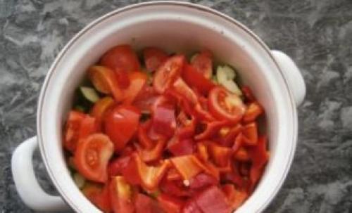 Можно ли использовать другие овощи вместе с огурцами для закрутки. Салат из огурцов и помидоров на зиму