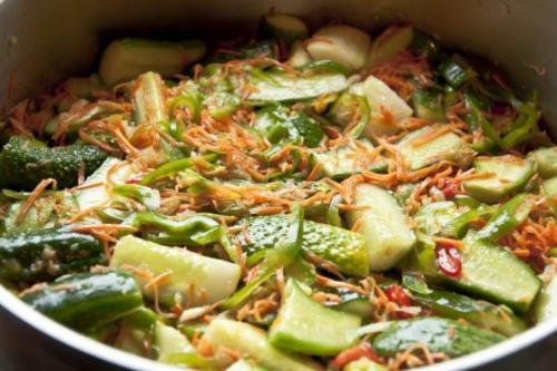 Что можно сделать из огурцов, кроме традиционных маринованных огурцов. 20 закусок из огурцов к празднику и на каждый день