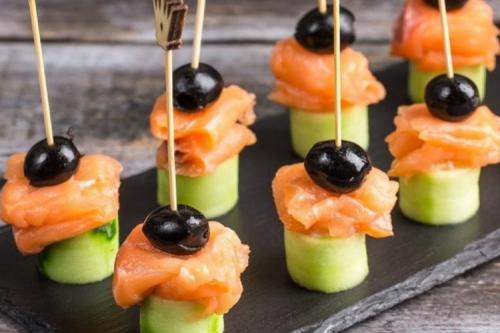 Что можно сделать из огурцов, кроме традиционных маринованных огурцов. 20 закусок из огурцов к празднику и на каждый день