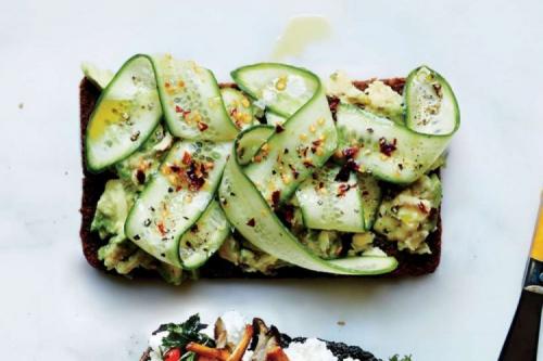 Что можно сделать из огурцов, кроме традиционных маринованных огурцов. 20 закусок из огурцов к празднику и на каждый день