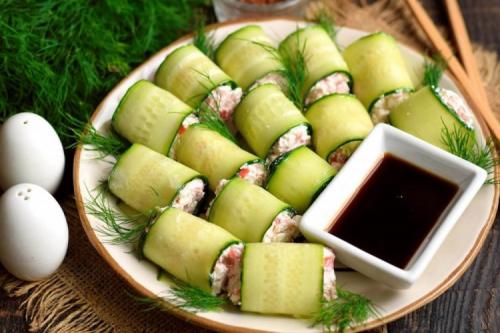 Что можно сделать из огурцов, кроме традиционных маринованных огурцов. 20 закусок из огурцов к празднику и на каждый день