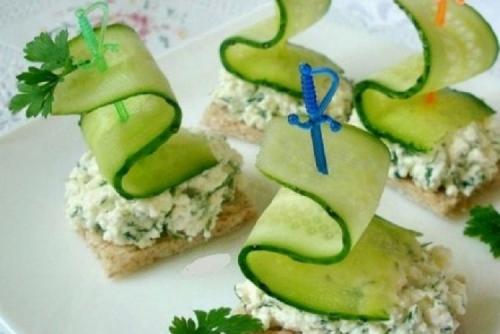 Что можно сделать из огурцов, кроме традиционных маринованных огурцов. 20 закусок из огурцов к празднику и на каждый день