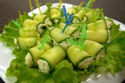 Что можно сделать из огурцов, кроме традиционных маринованных огурцов. 20 закусок из огурцов к празднику и на каждый день