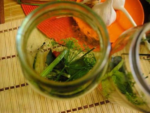 Сколько времени требуется для маринования огурцов в литровых банках. Хрустящие маринованные огурцы на зиму – рецепт на 1 литр