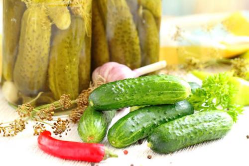 Какие ингредиенты необходимы для приготовления огурцов по-болгарски на зиму. Огурцы по-болгарски: отлично хранятся при комнатной температуре