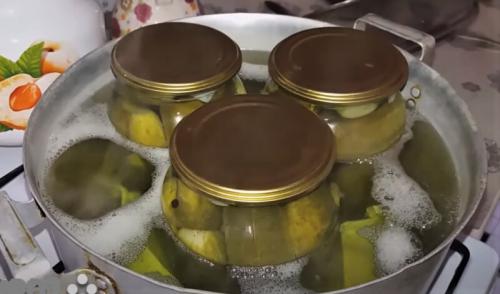 Как стерилизовать банки и крышки для консервирования сладких огурцов. Стерилизация огурцов в банках