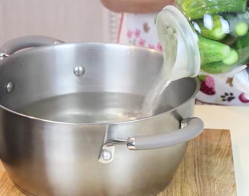 15 отличных рецептов маринада для огурцов на зиму. Хрустящие маринованные огурцы на зиму в банках — 10 самых вкусных рецептов, пальчики оближешь