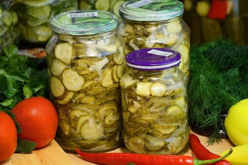 Можно ли использовать огурцы для приготовления салатов и соусов на зиму. 20 лучших салатов из огурцов с луком на зиму