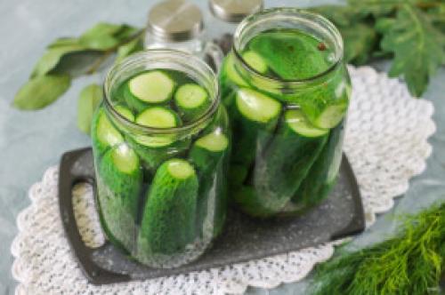 Как правильно стерилизовать банки для закатки маринованных огурцов. Стерилизованные огурцы на зиму