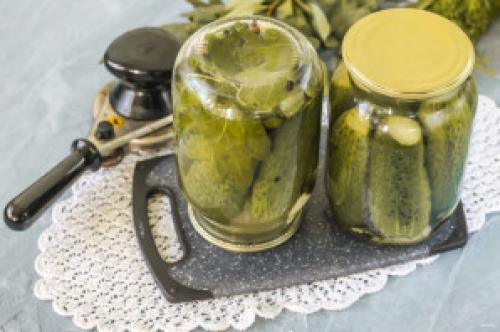 Как правильно стерилизовать банки для закатки маринованных огурцов. Стерилизованные огурцы на зиму