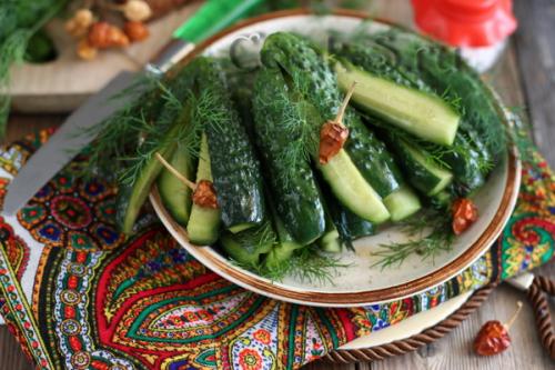 Быстрый и простой рецепт маринованных огурцов без закрутки 08 Быстрый и простой рецепт маринованных огурцов без закрутки 08