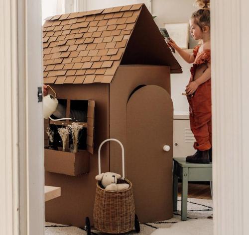 Как сделать домик из картона маленький. Как сделать домик из картона для детей своими руками