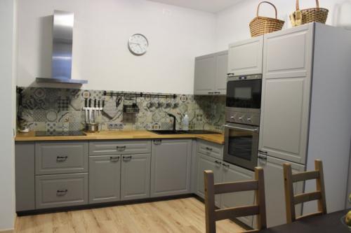 Кухни на заказ — материалы для создания встроенной кухни 06