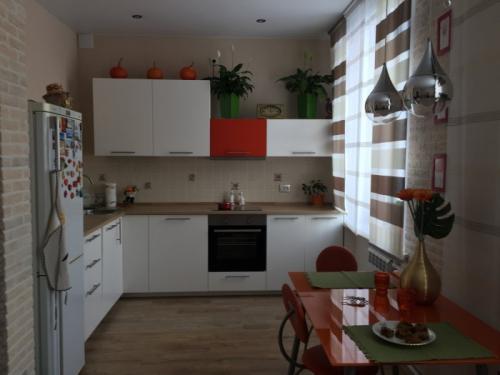 Кухни на заказ — материалы для создания встроенной кухни 09