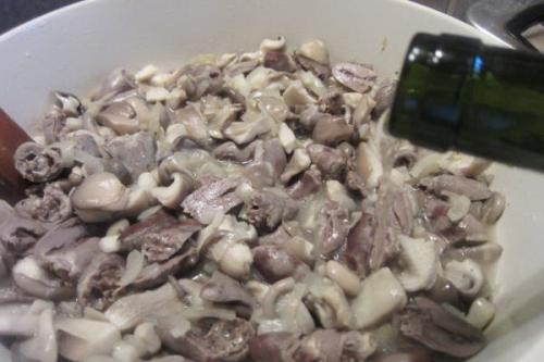 Как жарить вешенки со сметаной. Как приготовить грибы вешенки со сметаной: пошаговые рецепты