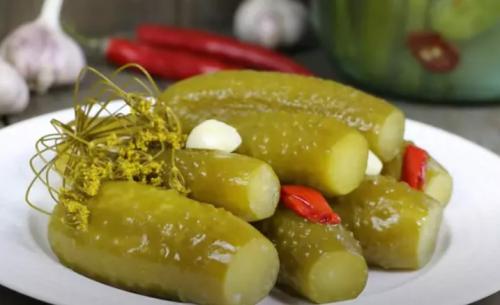 Огурцы соленые на зиму холодным способом. Солёные огурцы на зиму в банках холодным способом — 5 рецептов хрустящих огурцов