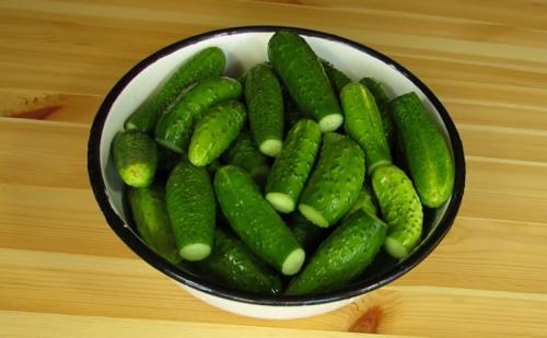 Огурцы соленые на зиму холодным способом. Солёные огурцы на зиму в банках холодным способом — 5 рецептов хрустящих огурцов