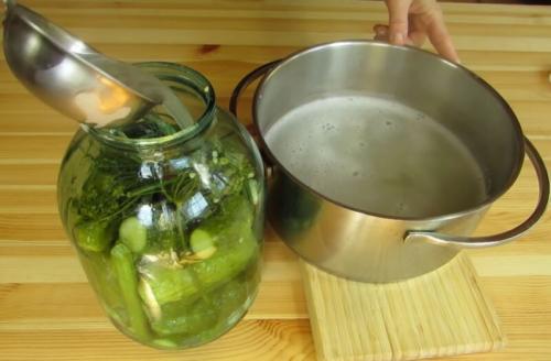 Огурцы соленые на зиму холодным способом. Солёные огурцы на зиму в банках холодным способом — 5 рецептов хрустящих огурцов