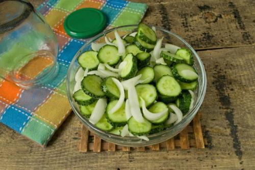 Рецепт маринования огурцов Пальчики оближешь. Салат из огурцов «Пальчики оближешь» на зиму