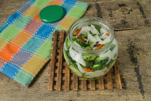 Рецепт маринования огурцов Пальчики оближешь. Салат из огурцов «Пальчики оближешь» на зиму