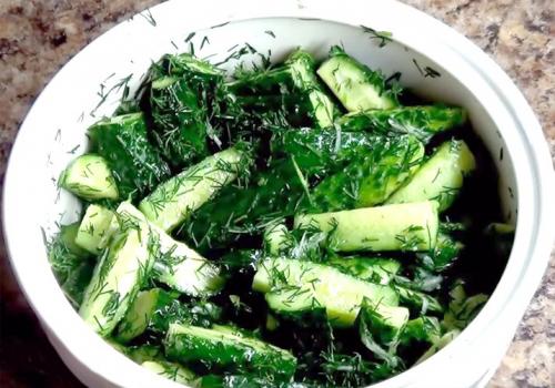 Маринованные огурцы рецепт хрустящие быстрого приготовления. Малосольные огурцы с чесноком и зеленью быстрого приготовления