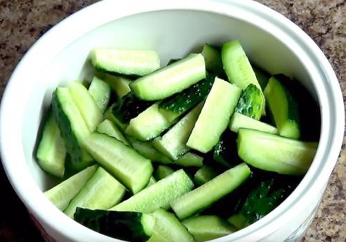 Маринованные огурцы рецепт хрустящие быстрого приготовления. Малосольные огурцы с чесноком и зеленью быстрого приготовления