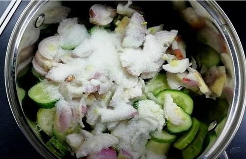 Салат из огурцов на зиму Пальчики оближешь с горчицей. Салат из огурцов с горчицей на зиму — самые вкусные рецепты