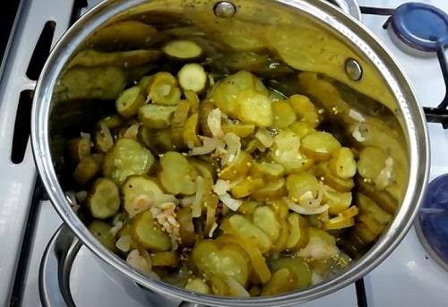 Салат из огурцов на зиму Пальчики оближешь с горчицей. Салат из огурцов с горчицей на зиму — самые вкусные рецепты