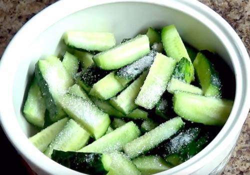 Маринованные огурцы рецепт хрустящие быстрого приготовления. Малосольные огурцы с чесноком и зеленью быстрого приготовления