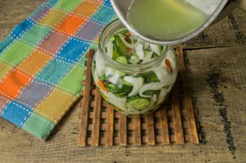 Рецепт маринования огурцов Пальчики оближешь. Салат из огурцов «Пальчики оближешь» на зиму