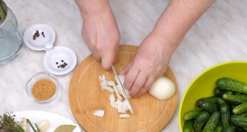 Как сделать кисло-сладкий маринад с горчицей для корнишонов. Корнишоны в кисло-сладком маринаде с горчицей на зиму! Маринованные огурцы без стерилизации!