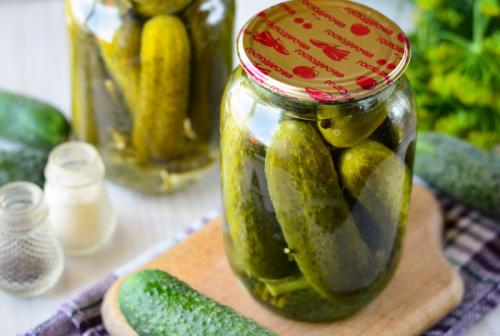 Какие ингредиенты необходимы для хрустящих корнишонов без стерилизации. Рецепт хрустящих маринованных корнишонов на зиму без стерилизации